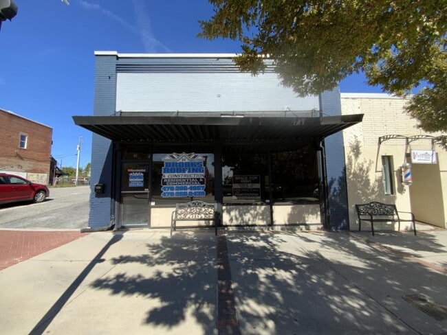 Primary Photo - 61 E Main St