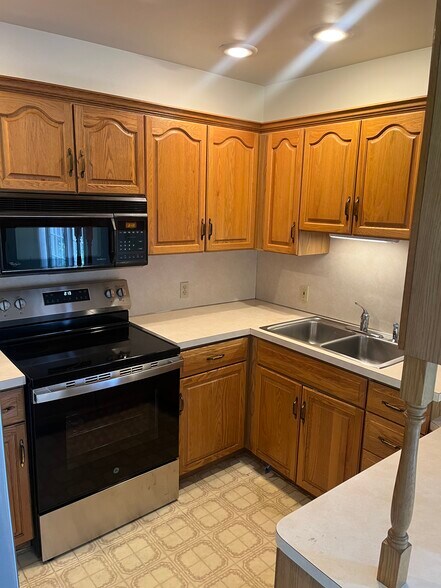 Building Photo - 777 S Mink Rd