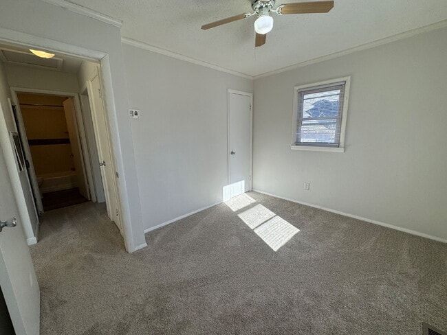 Building Photo - Hilltop 3 Bedroom 1 Bath with Garage Charm You’ll Fall in Love With!