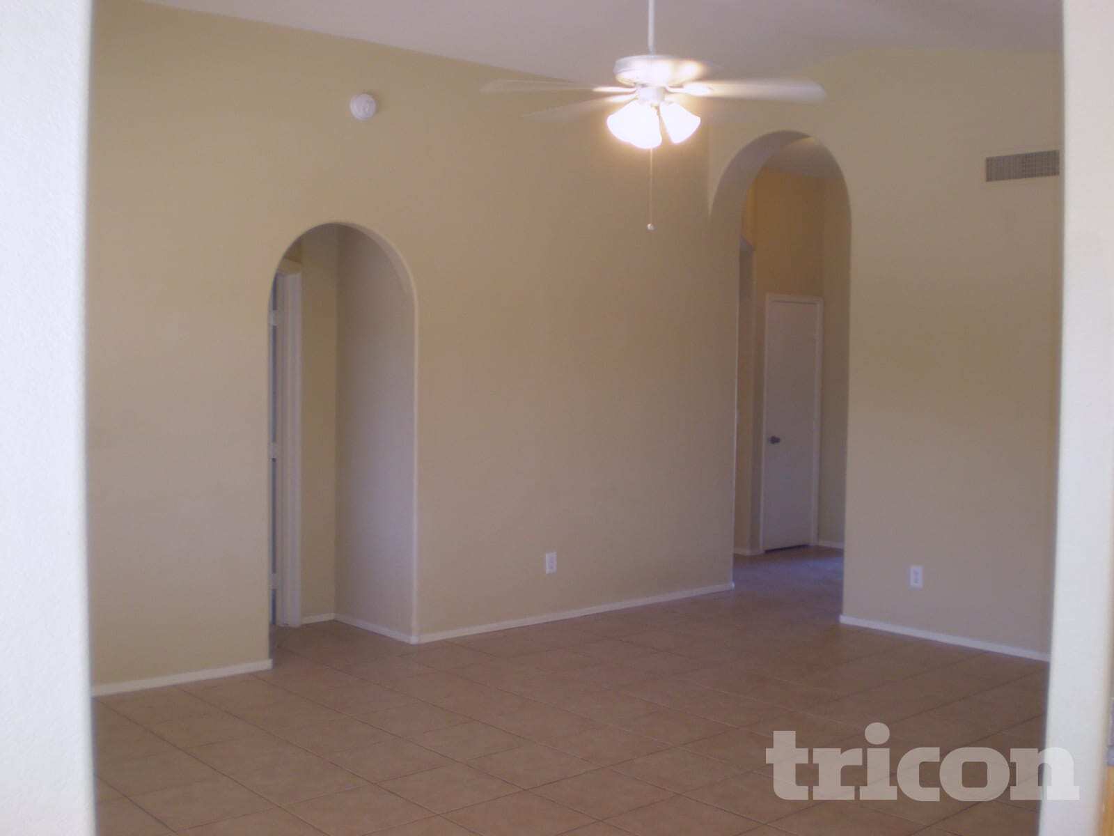 Building Photo - 10221 N 87th Ln