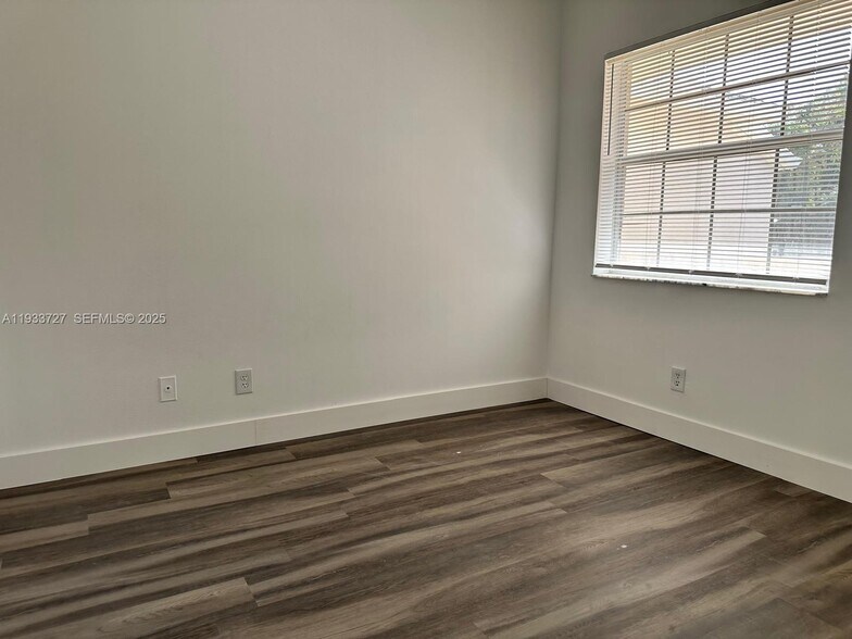 Building Photo - 891 Cypress Park Way