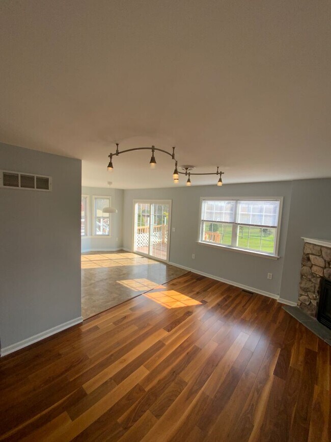 Building Photo - Great town home in Sterling Place