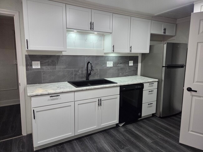 Building Photo - 8546 Kessler St