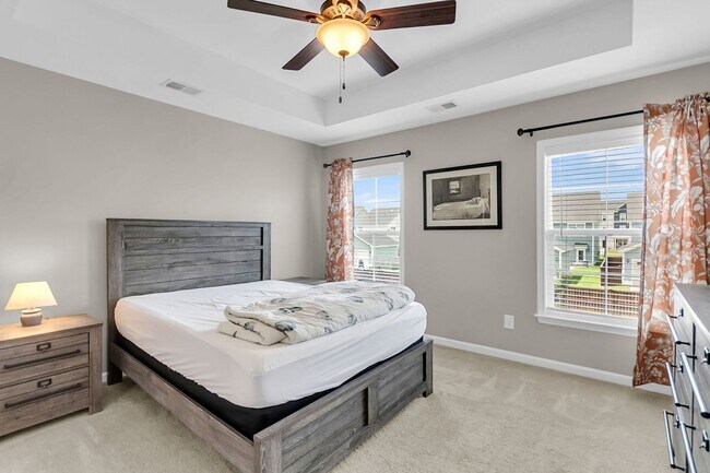 Building Photo - Fully Furnished 3 Bedroom, 2.5 Bathroom Ho...