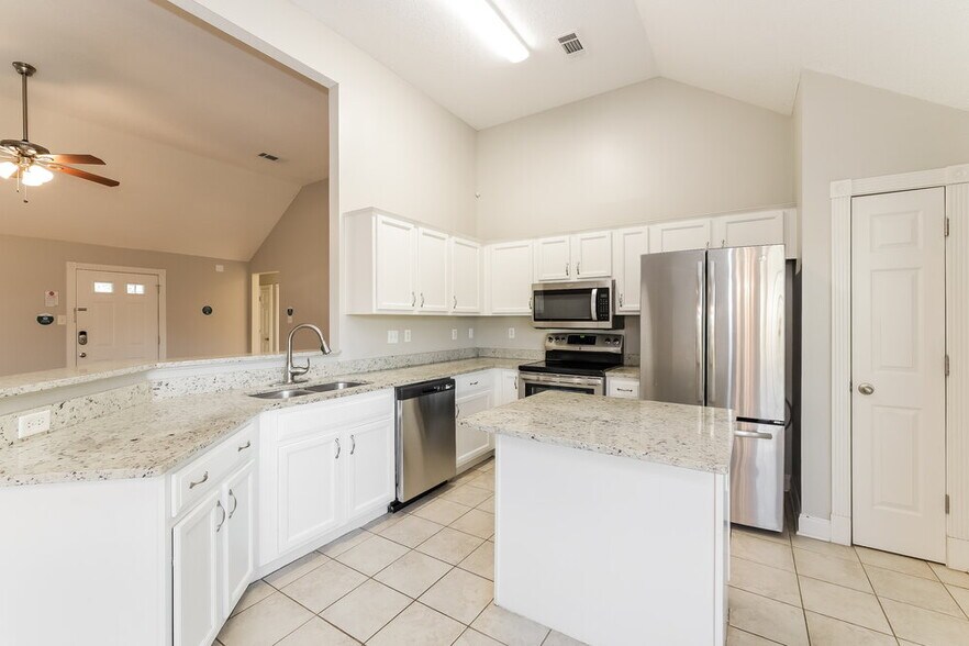 Building Photo - 25 Oakridge Cove