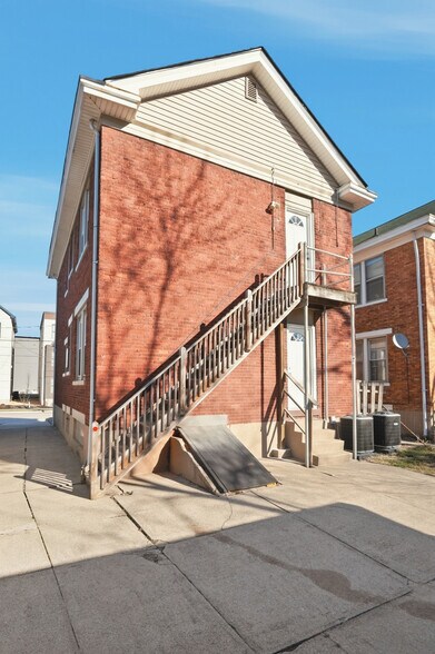 Building Photo - 2905 Robertson Ave