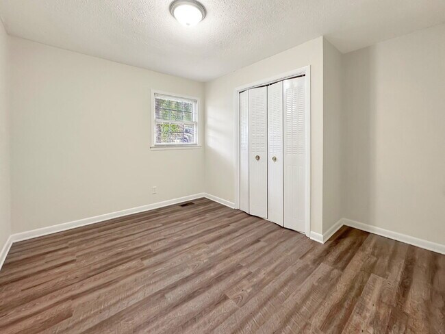 Building Photo - Available Immediately!