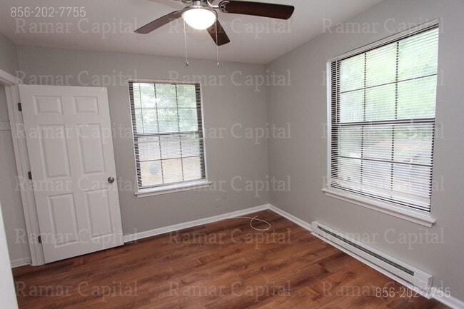 Building Photo - 3 Bedroom 1 Bath corner townhouse in Sickl...