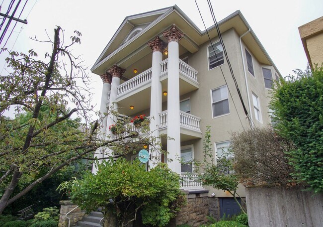 Building Photo - Snag this Stately One-Bedroom off of Bustl...