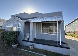 Building Photo - 1110 W 92nd St