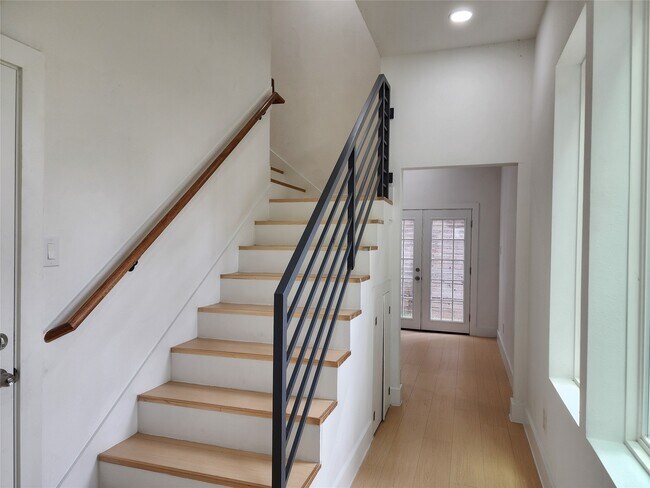 Building Photo - 3411 St Emanuel St