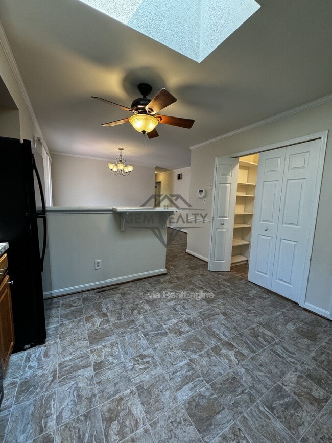 Building Photo - 5088 Blarney St