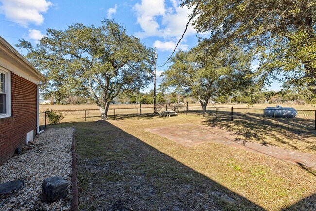 Building Photo - 4015 Freedom Way