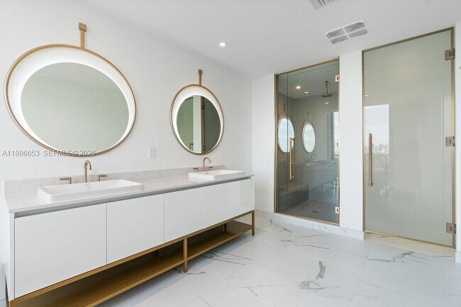 Building Photo - 2678 Tigertail Ave