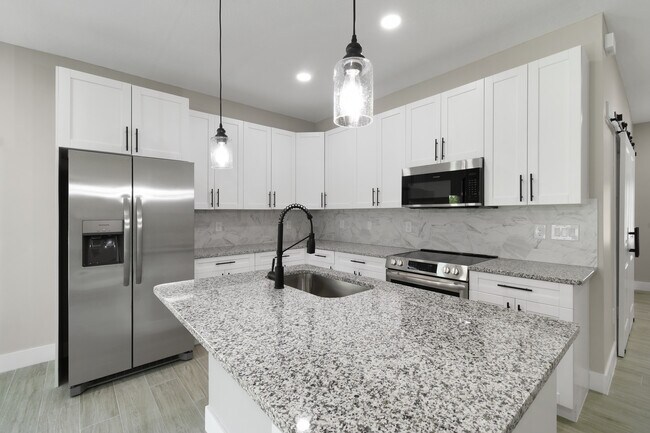 Building Photo - 1388 NW Charlie Green Dr