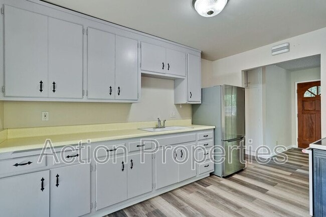 Building Photo - 67 Holbrook Ln