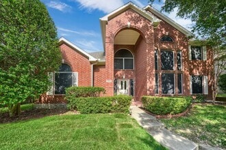 Building Photo - Stunning 5-Bedroom, 3-Bath Home with Over ...