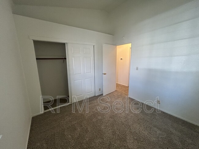 Building Photo - 4956 Villa Royale Way