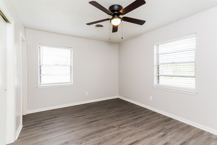 Building Photo - 1523 Whitlock Dr