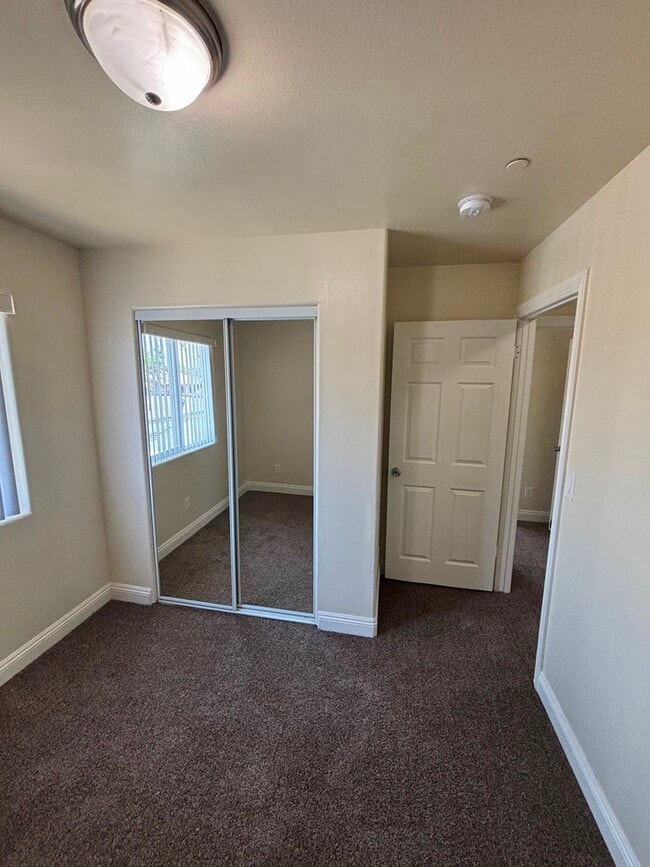 Building Photo - 204 W 78th St