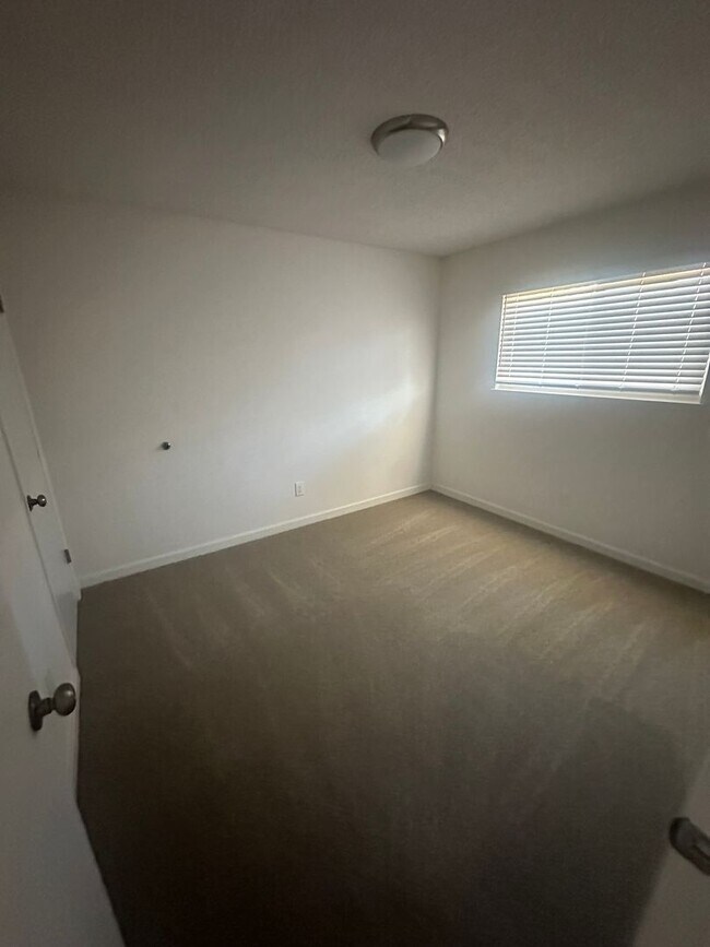 Building Photo - Remodeled 3 Bedroom!