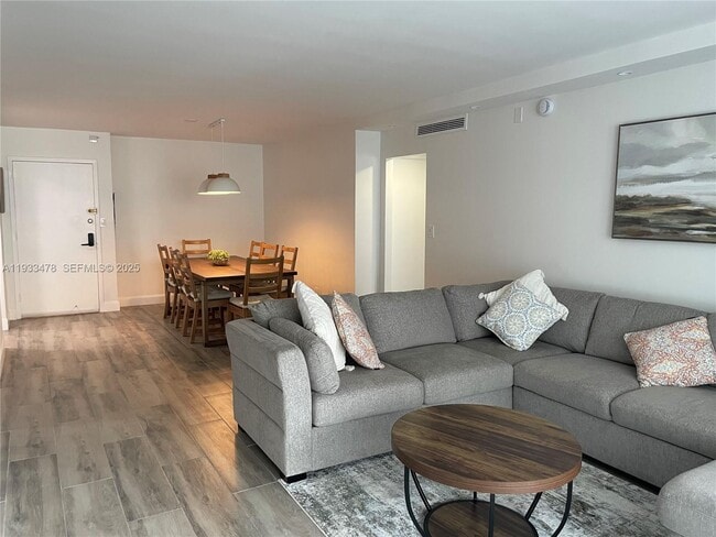 Building Photo - 2030 S Ocean Dr