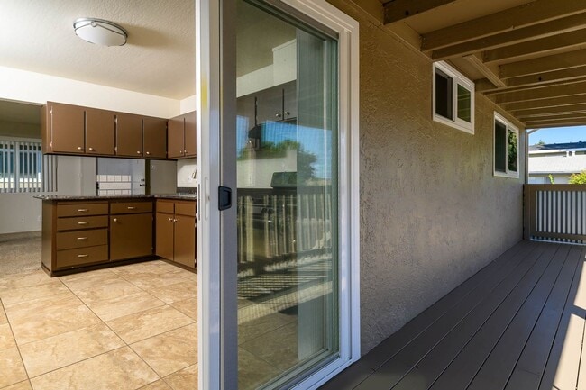 Building Photo - Benicia! Large two bedroom, one bath avail...