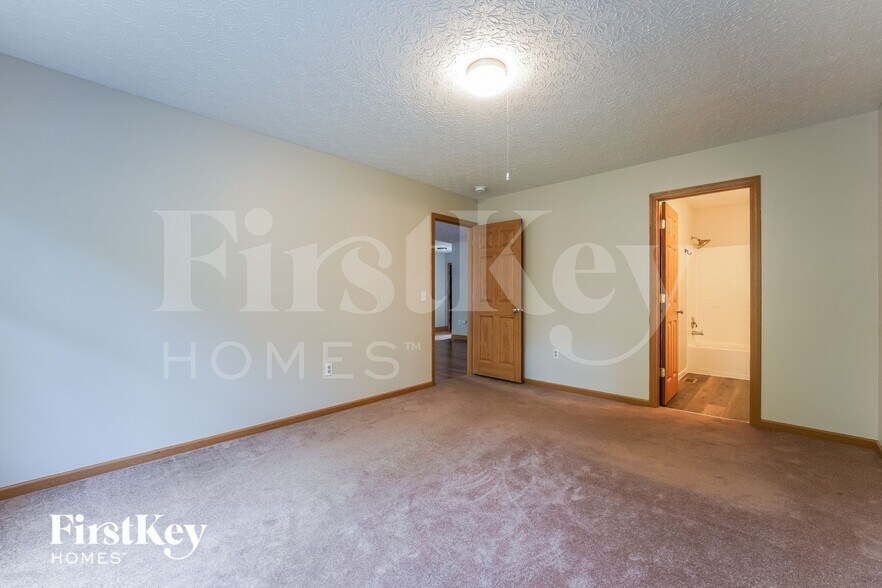 Building Photo - 426 Flat River St