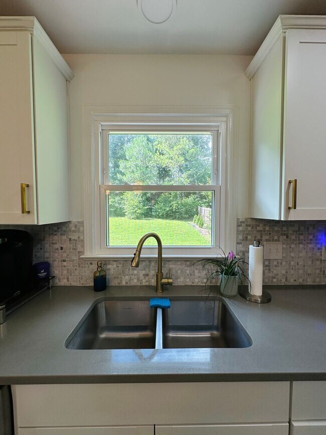 Building Photo - 103 Meadow Creek Dr