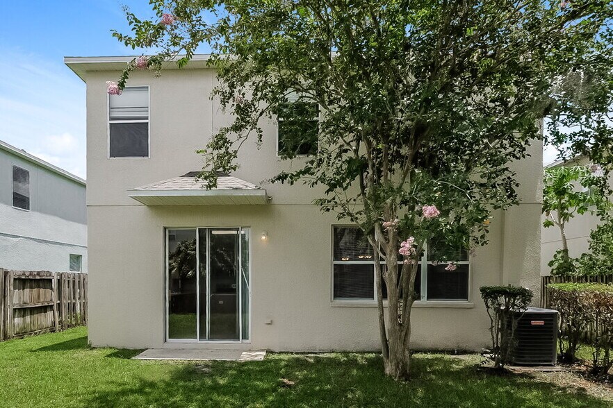 Building Photo - 9121 Lantern Oak Way