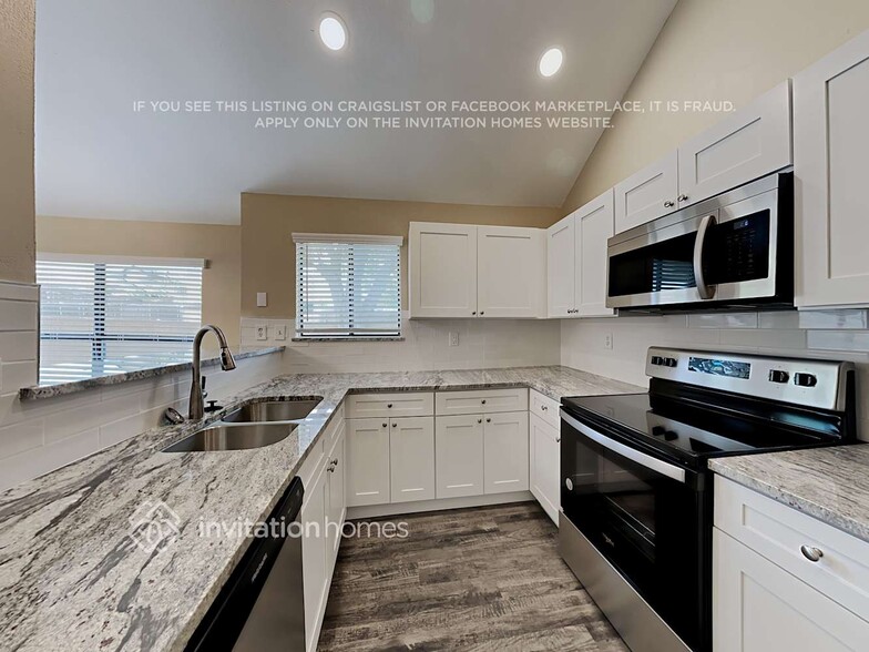 Building Photo - 927 Sylvan Creek Dr