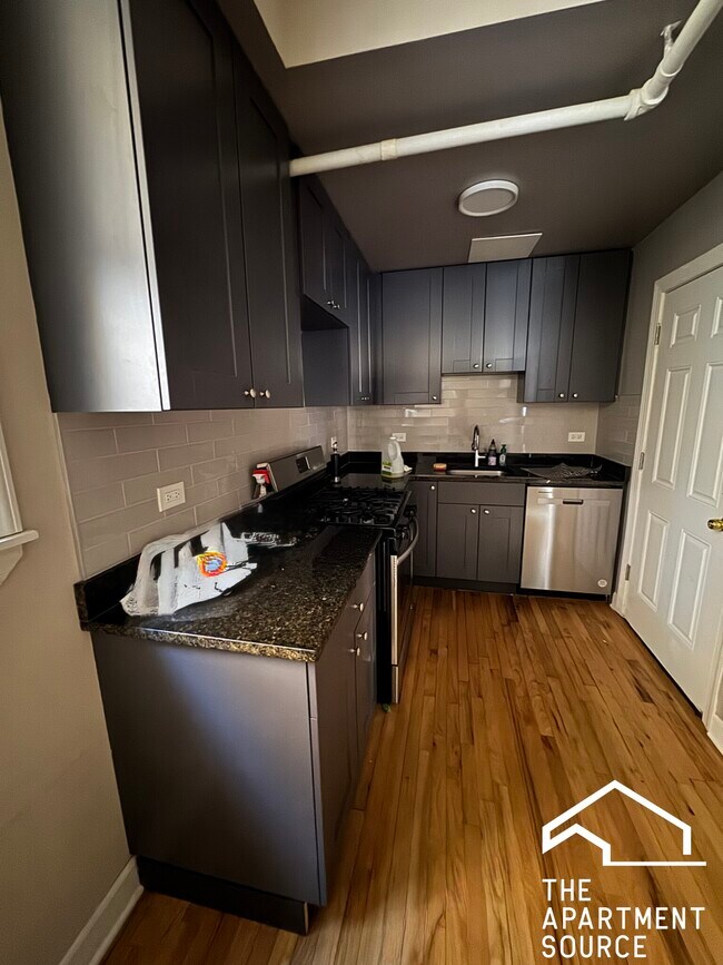 Building Photo - 4265 W Addison St