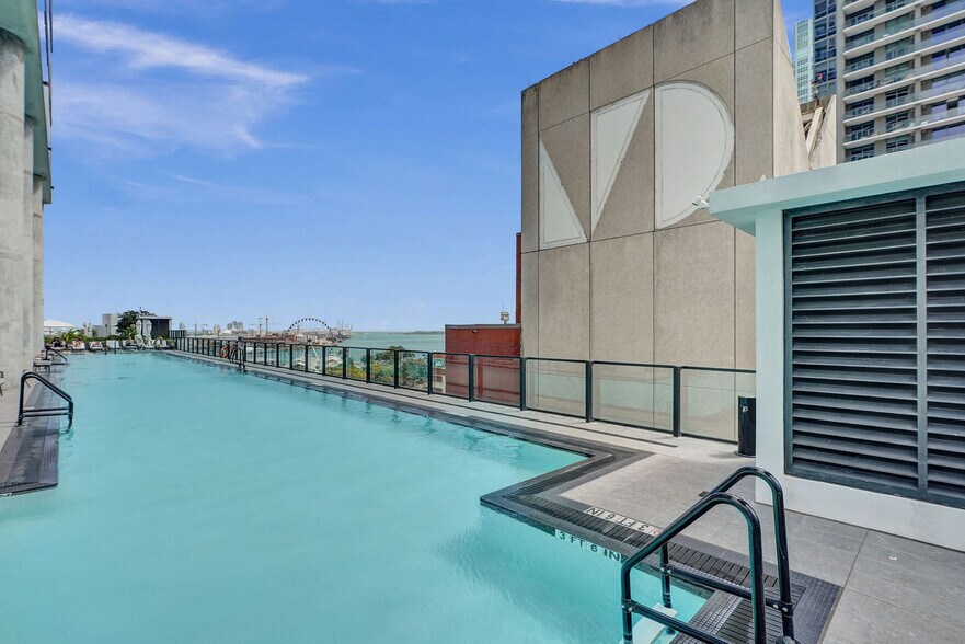 Building Photo - 398 NE 5th St