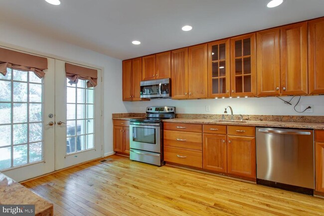 Building Photo - 11121 Watermans Dr