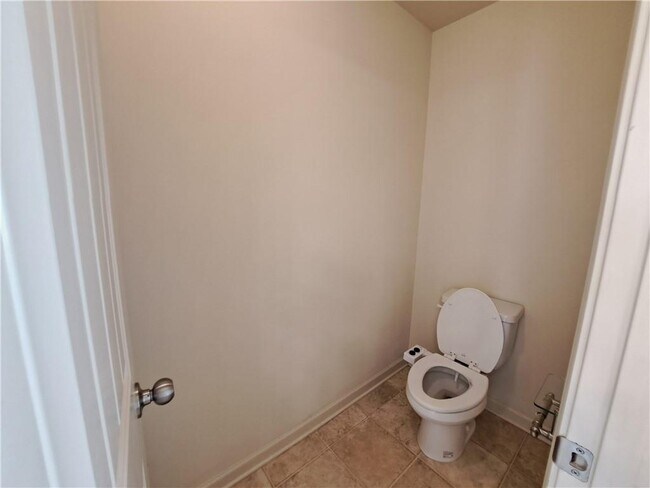 Building Photo - 867 Pine Ln