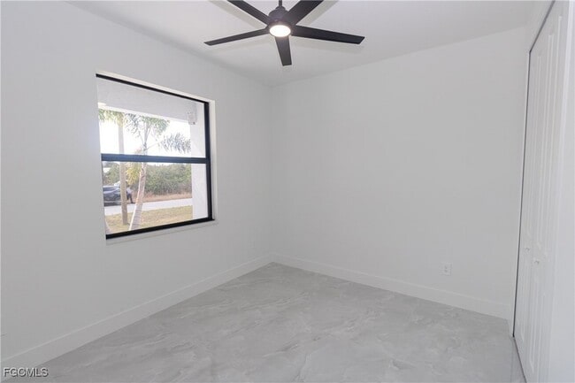 Building Photo - 847 Duplex St E