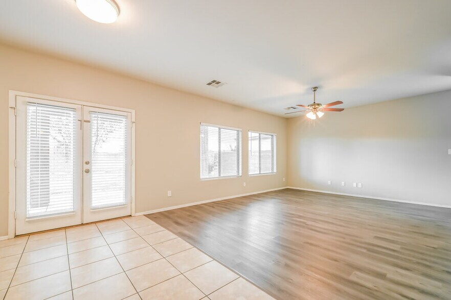 Building Photo - 153 E Dry Creek Rd