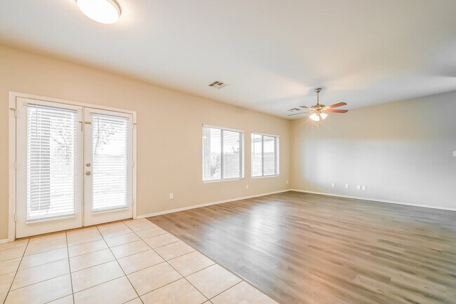 Building Photo - 153 E Dry Creek Rd