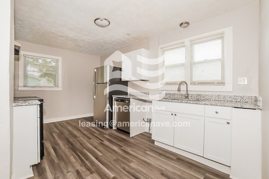 Building Photo - 128 Hollinger Ave