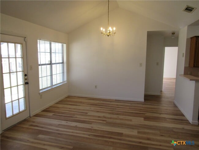 Building Photo - 3004 Honeysuckle Cir