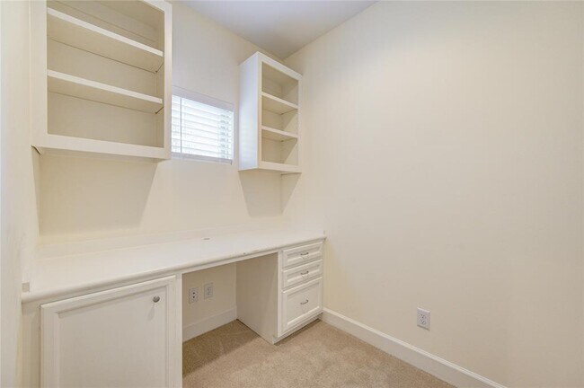 Building Photo - 11508 Main Cedar Dr