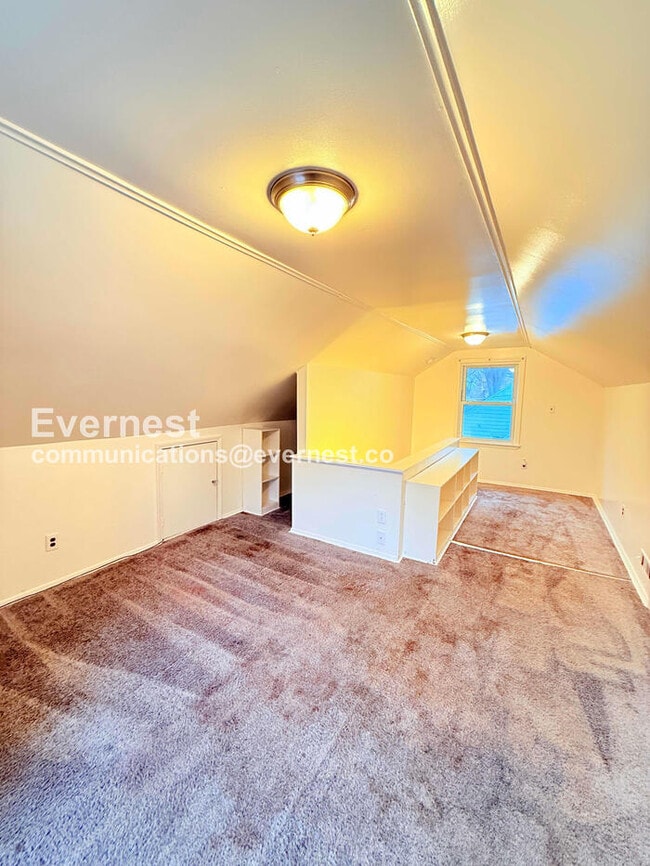 Building Photo - 25337 Ivanhoe Ave