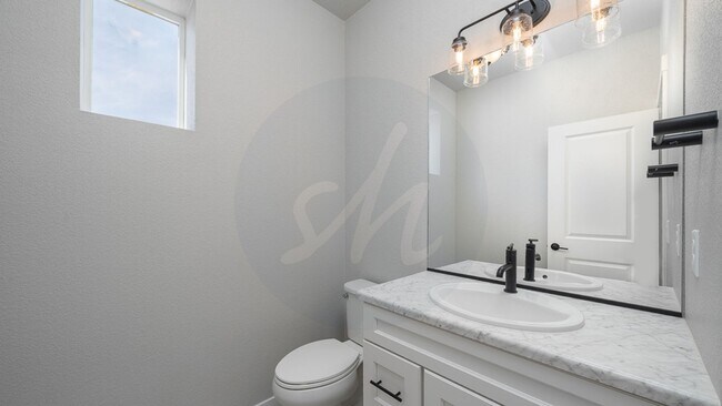Building Photo - Modern 4 Bedroom Home in Wolf Ranch