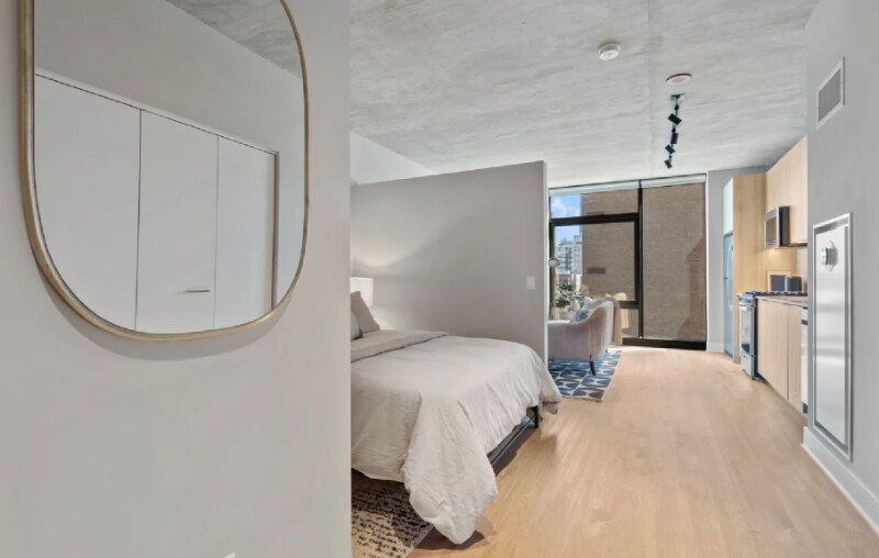 Building Photo - 1077 W Van Buren St