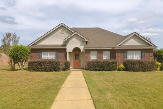 Building Photo - AVAILABLE NOW!!!
