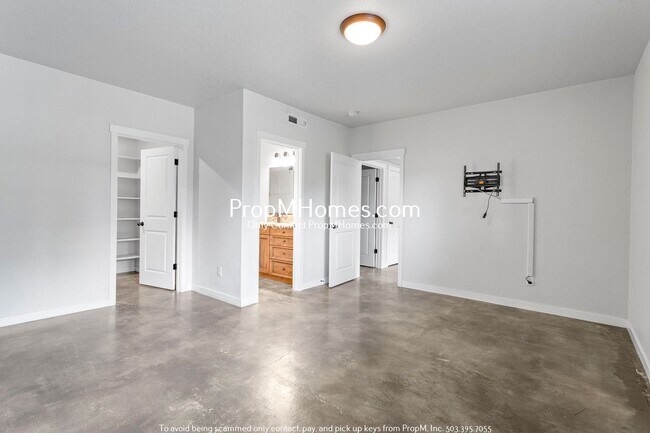Building Photo - Vibrant Four-Bedroom Country Retreat with ...