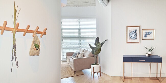 Building Photo - 3401 Arapahoe Ave