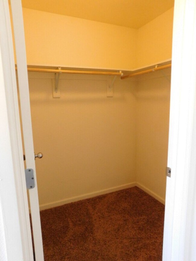 Building Photo - 3Bd/2.5Ba Two-story house- Available to View!