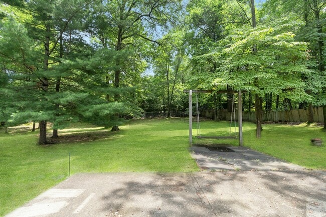 Building Photo - 68 Briarwood Ave