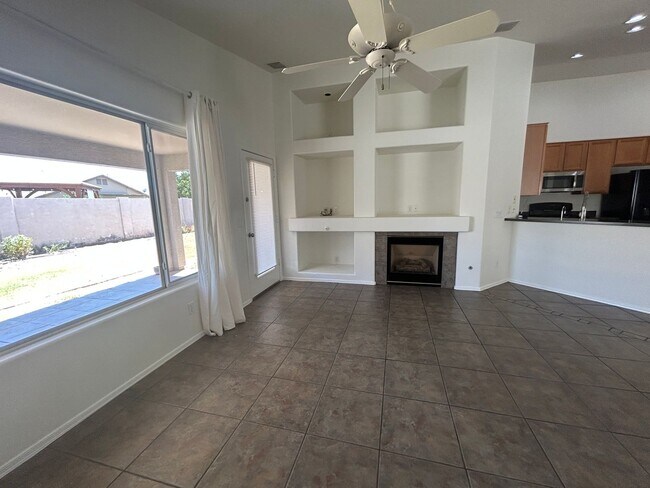 Building Photo - 3861 E Redfield Ct
